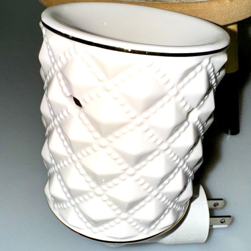 FRAGRANCE WAX WARMER  PLUG IN